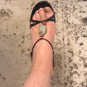 Sandals with stone